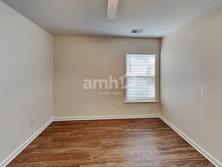1540 Cardinal Ln — Photo 18