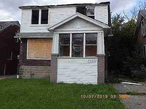 7469 E Robinwood