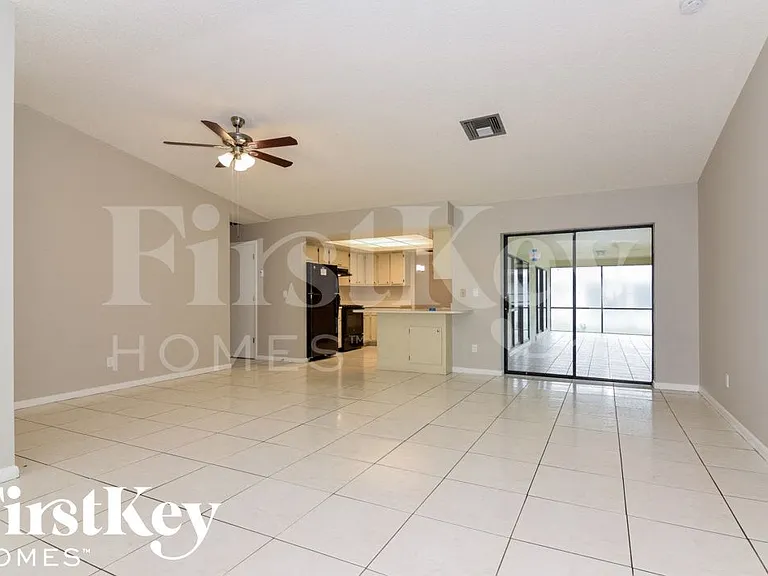 620 SE 29th St — Photo 3