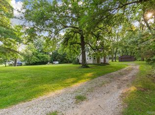 1615 Gilletts Lake Rd, Jackson, MI 49201