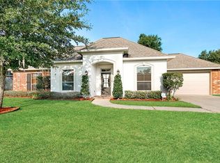 233 Grand Oaks Dr, Madisonville, LA 70447