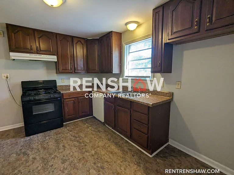 1887 N Graham St — Photo 7