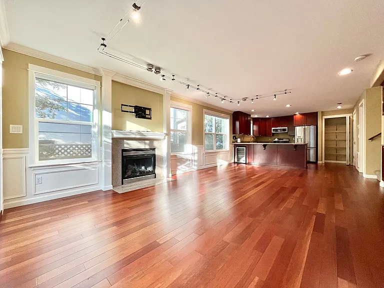 3012 21st Ave W #B — Photo 3