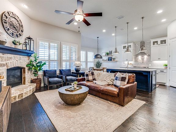 3rd image of 1501 Snowdrop Dr
