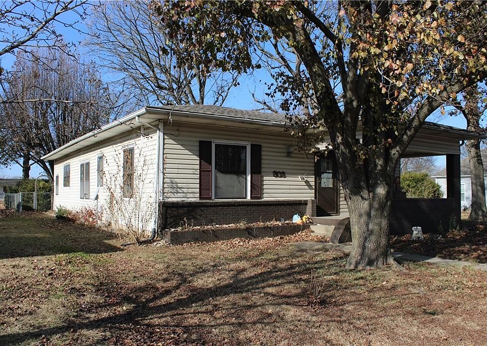 1st image of 303 N Labette St