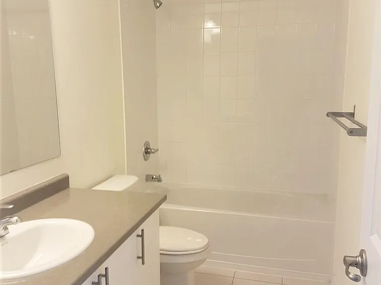 84 Little Britain Cres — Photo 13