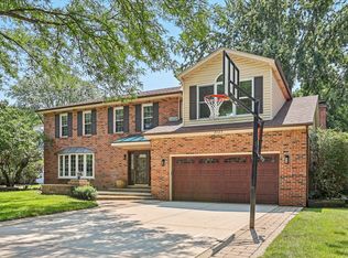 2425 Tanglewood Dr, Lisle, IL 60532