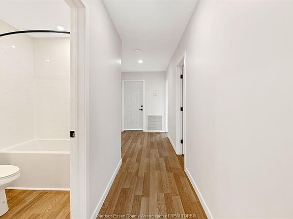 5th image of 836 Pillette Rd #B