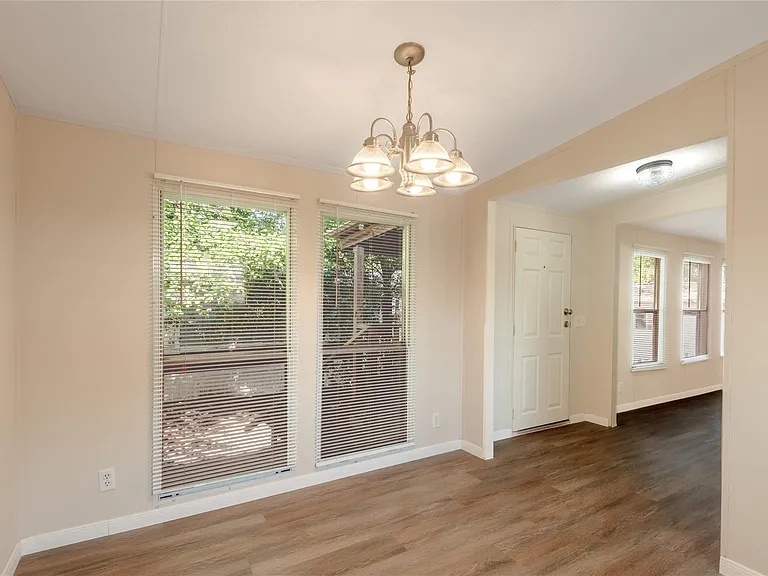 1961 Quality Blvd #12 — Photo 8