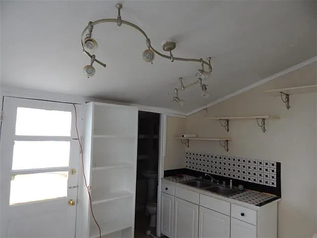 216 Cherokee St #16 — Photo 6