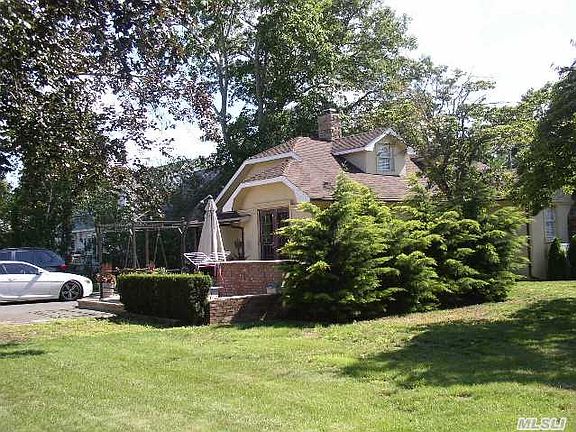 3rd image of 496 Sweezy Ave