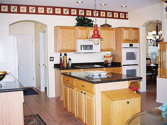 Gourmet Kitchen w/isle