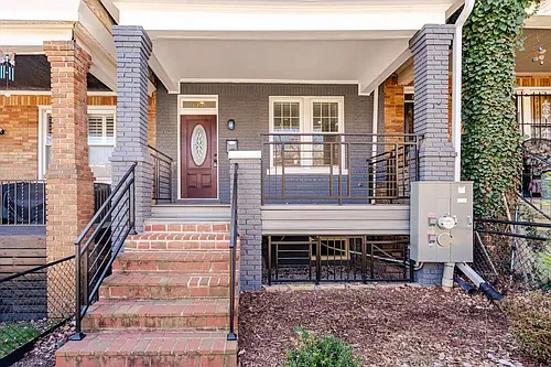 1331 Queen St NE Photo 1