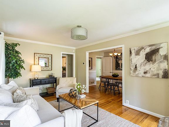 2nd image of 11011 Harriet Ln