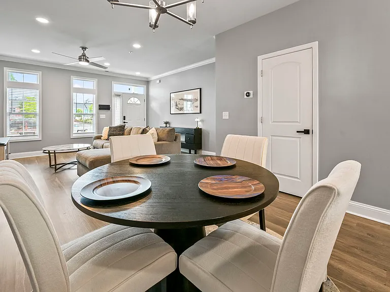 829 Moen Pl — Photo 8