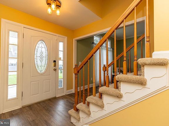 5th image of 215 E Flagstone Dr