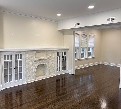 4th image of 3750 N Sawyer Ave #2