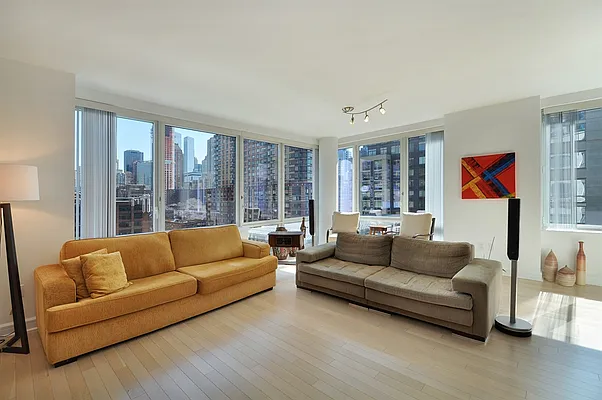 Sold by Corcoran | media 14