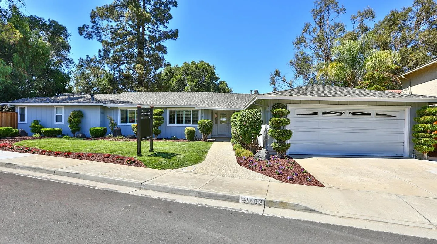21203 Orogrande Pl photo 1