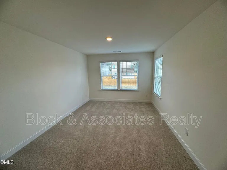 37 Bluebell St — Photo 7