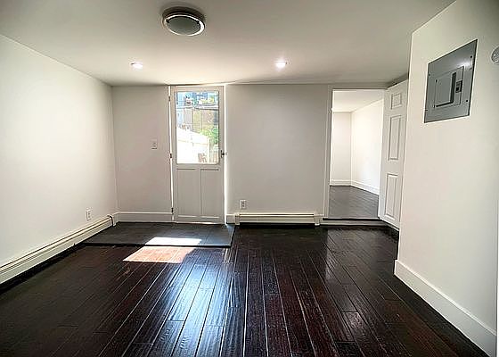 5th image of 318 Hancock St