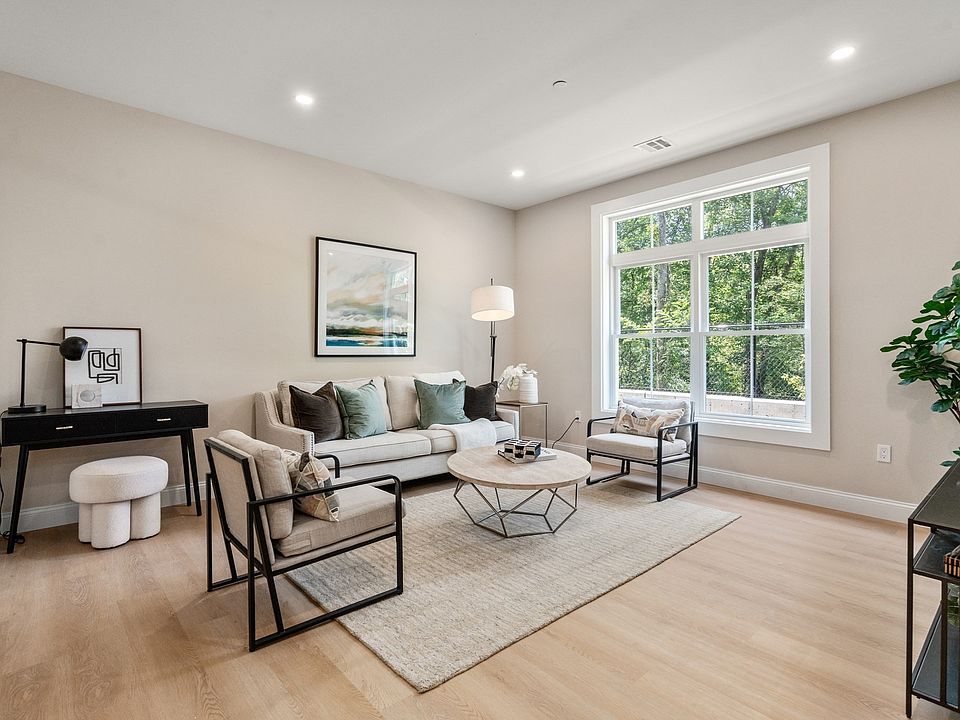 1st image of 7 Cross St #102U