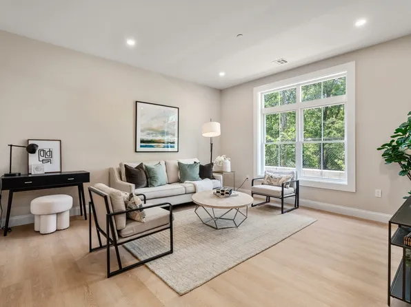 7 Cross St #102U, Wilmington, MA 01887