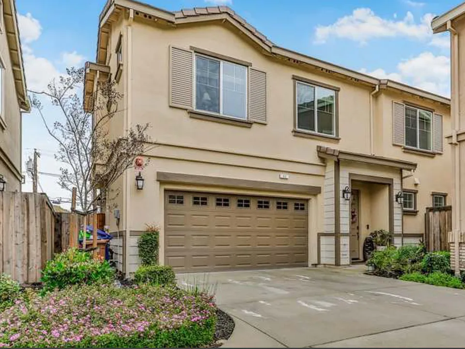 11 Belle Harbor Cir