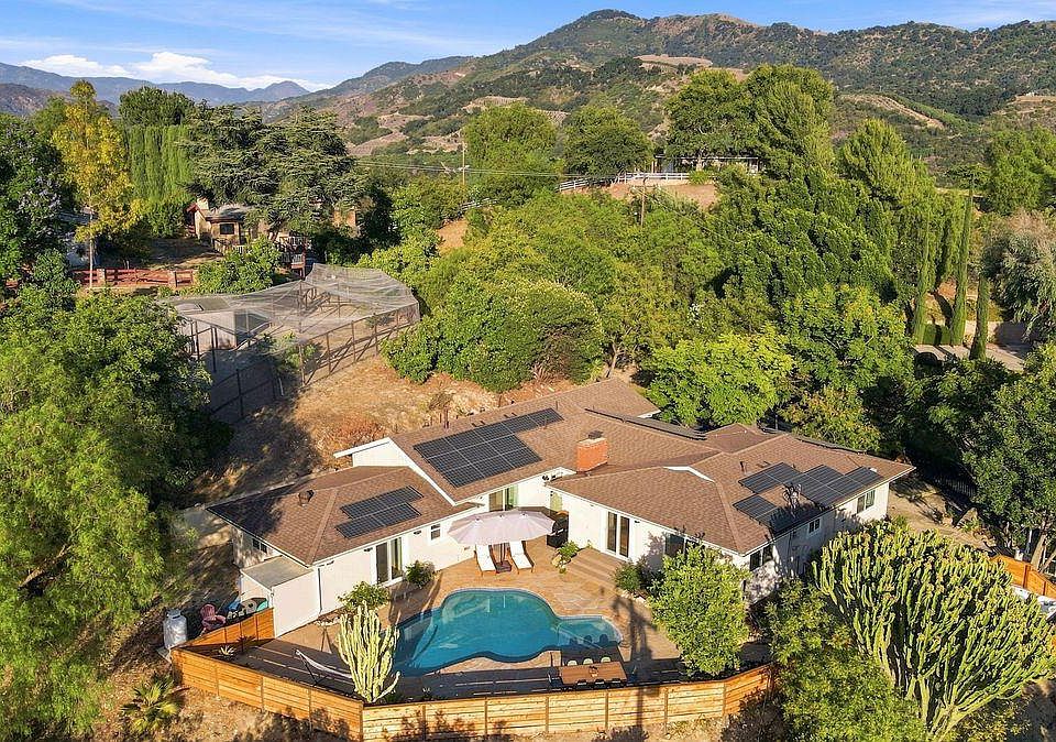 1st image of 107 Alto Dr