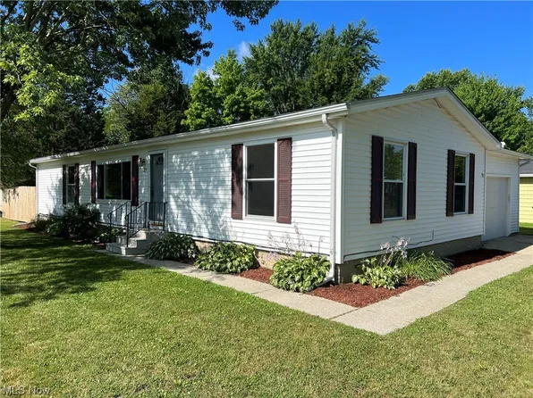 29 Anglers Ln, Lagrange, OH 44050
