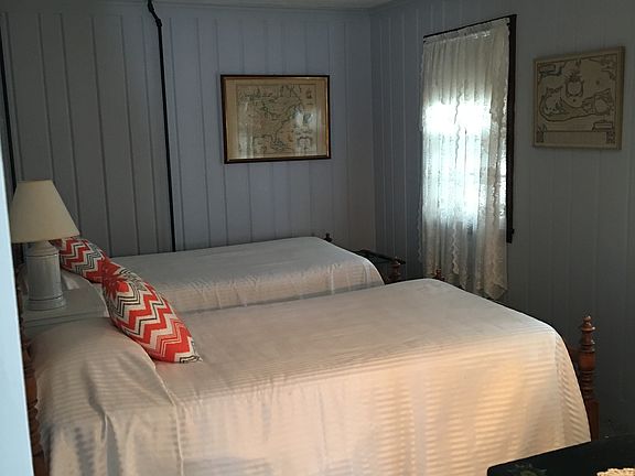 Guests Bedroom 