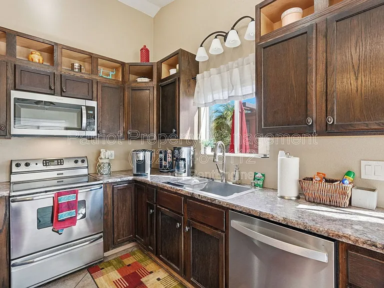 8629 W Echo Ln — Photo 11