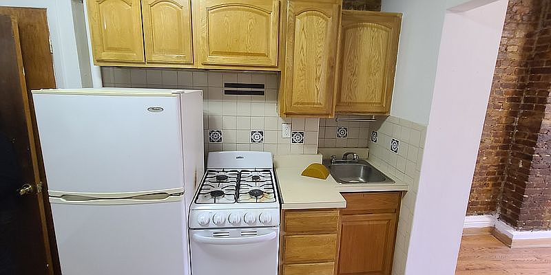 1st image of 429 W 45th St APT 4RW