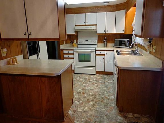 4th image of 38024 Avion Dr