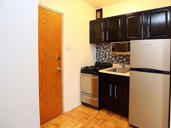 3rd image of 1250 N La Salle Dr APT 707