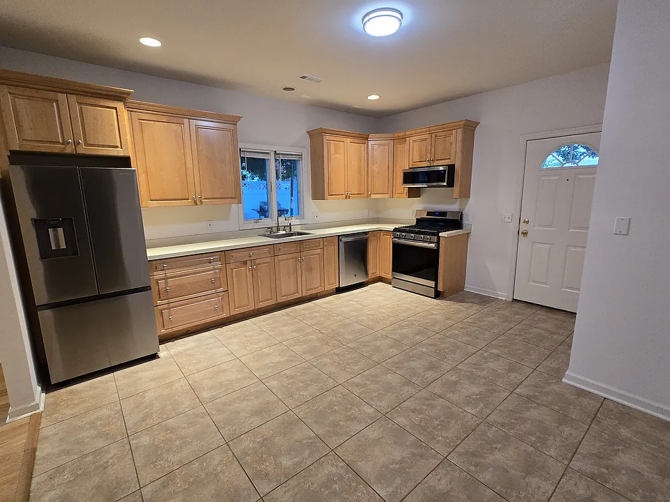 245 Westervelt Pl #1