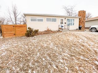 622 17th Ave W, Williston, ND 58801