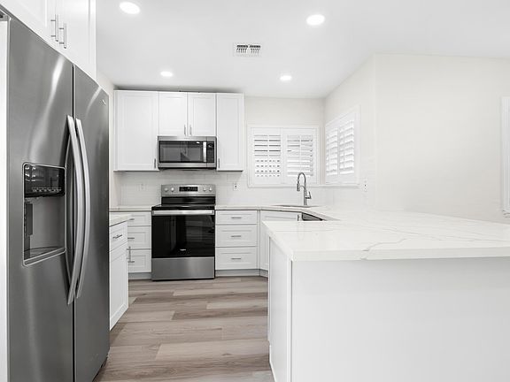 3rd image of 533 W Missouri Ave