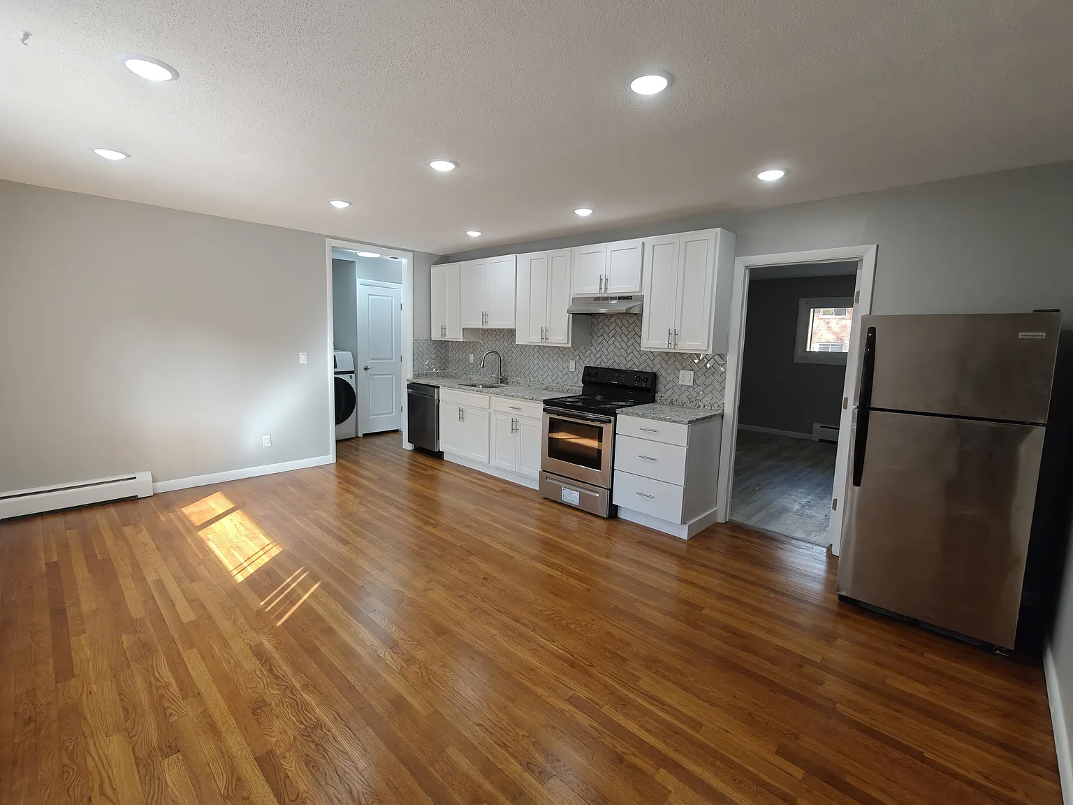 2 bed, 875 sqft, $1,825 — Photo 3