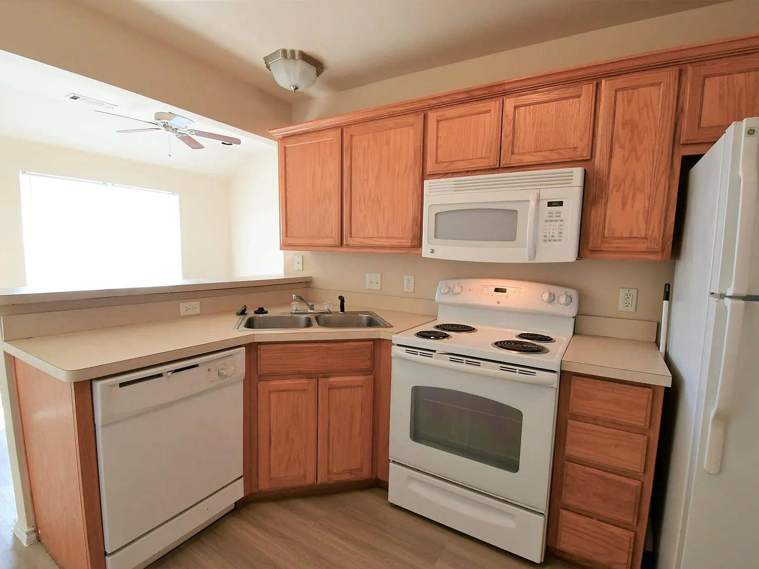 2 bed, 897 sqft, $1,100 — Photo 1