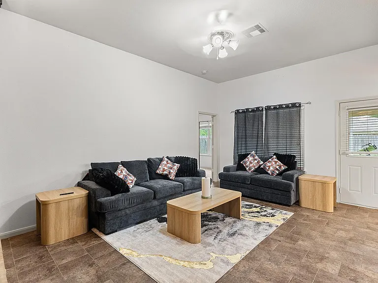 7115 Northchase Ln — Photo 3