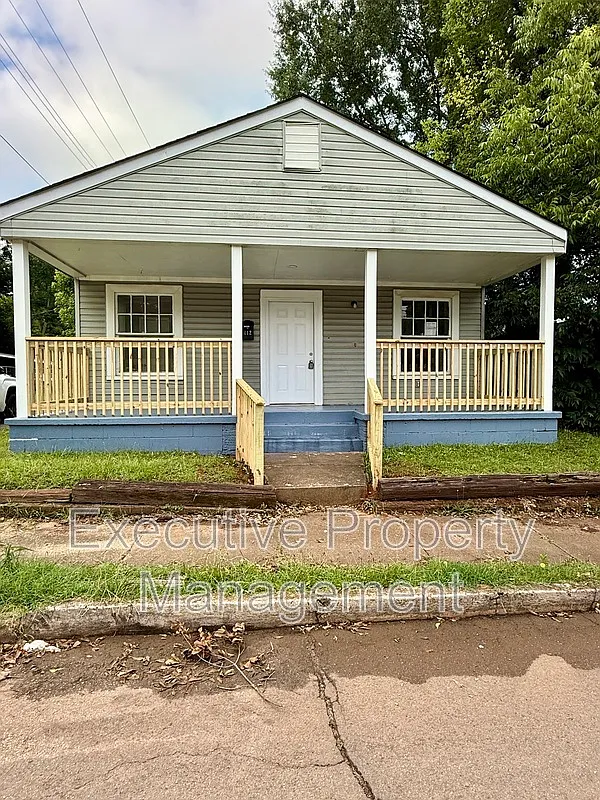 4 bed, 2.0 bath, 1120 sqft, $1,300 — Photo 1