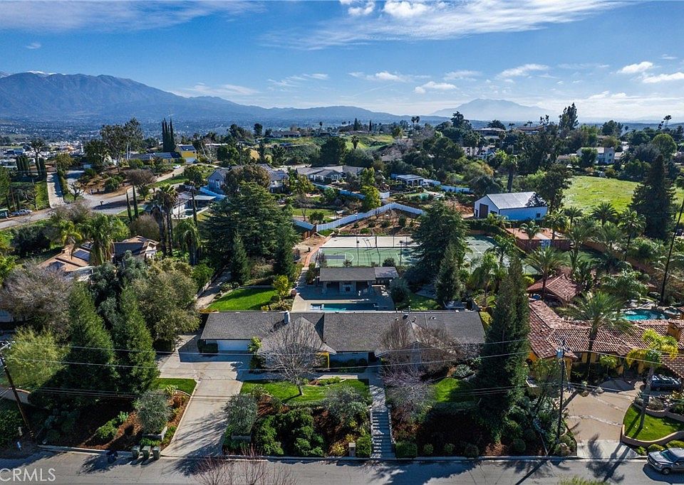 1st image of 12669 Valley View Ln