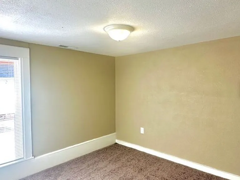 910 Sahwatch St — Photo 7