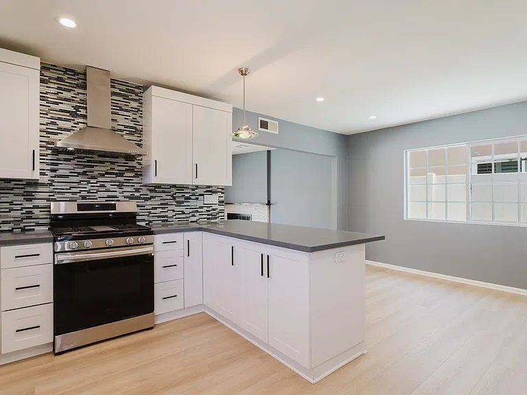 9540 Debra Ave — Photo 17