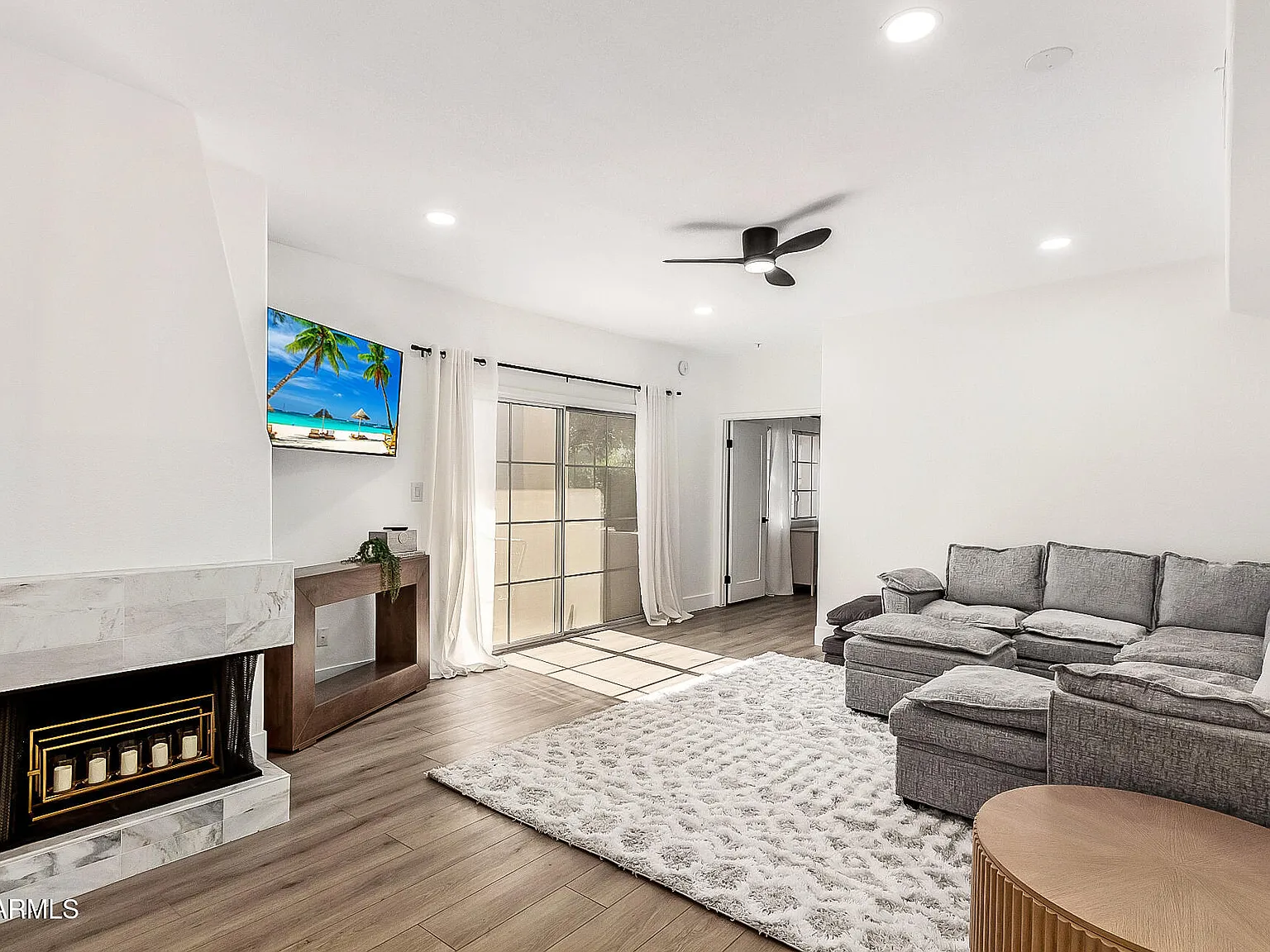 2 bed, 2.0 bath, 1123 sqft, $2,500 — Photo 2