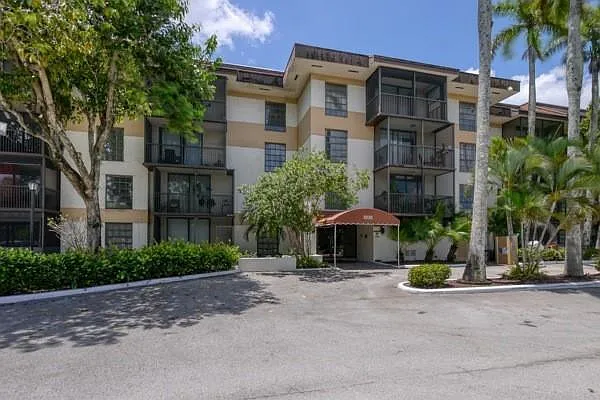 5530 NW 44th St #211C