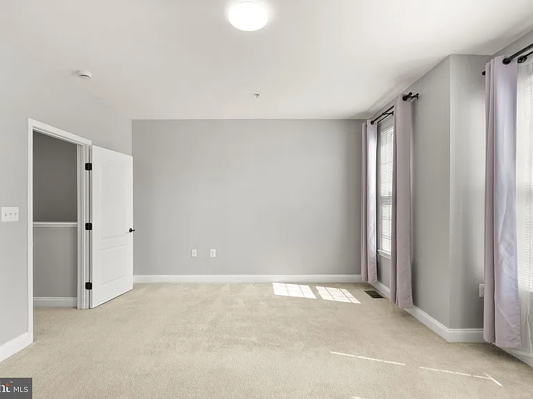 242 N Summit Ave #21 — Photo 31