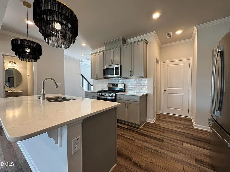 104 Jade Creek Dr — Photo 18