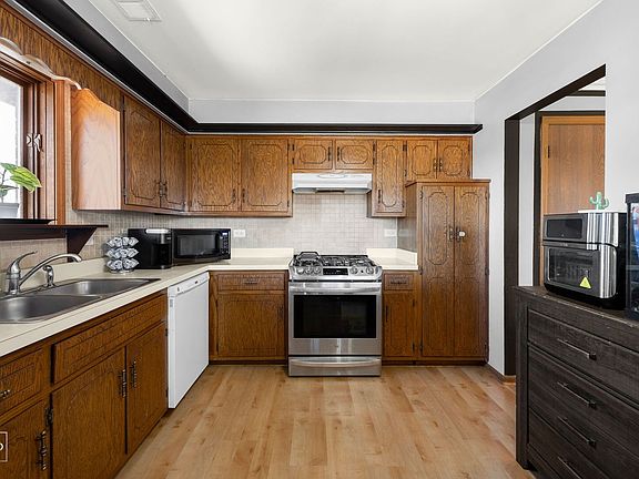 3rd image of 8824 W 140th St #3D